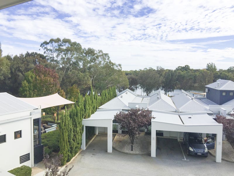 Fabulous Riverside Location 11