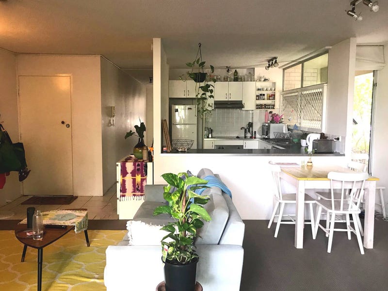 Leafy green West End apartment 4