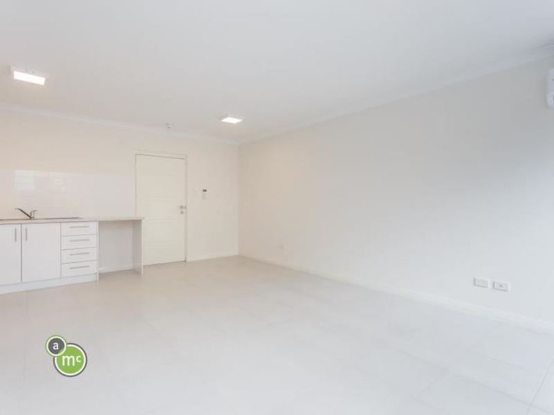 Huge Bedroom and Wardrobe Apartment 6