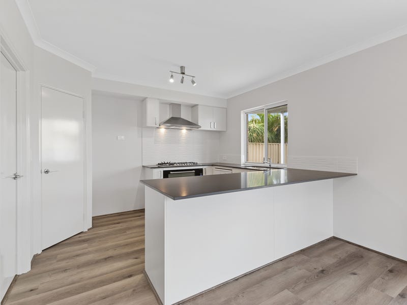 Beutuful new home in leafy 3