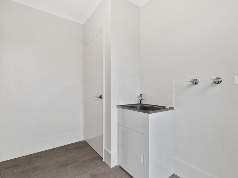 Beutuful new home in leafy 5