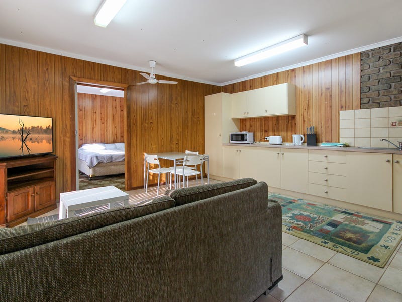 Fully Self-contained Unit w/carpark offers 2