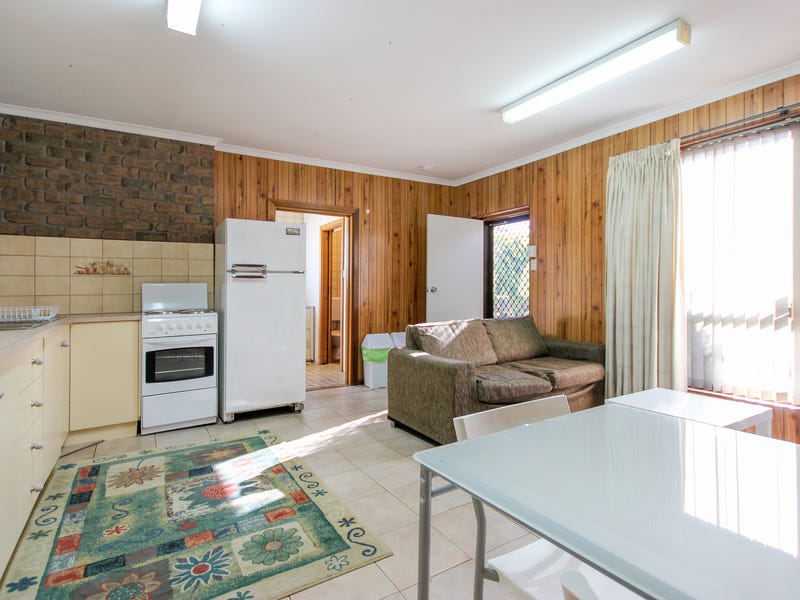 Fully Self-contained Unit w/carpark offers 3