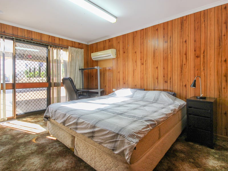 Fully Self-contained Unit w/carpark offers 8