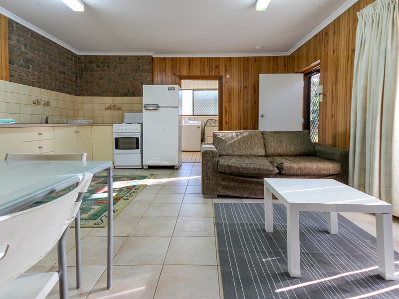 Fully Self-contained Unit w/carpark offers 9