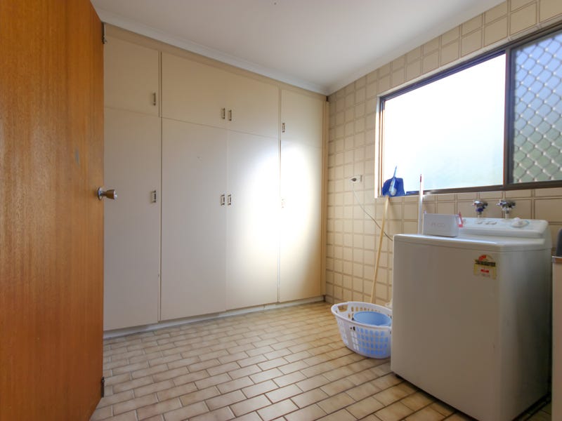 Fully Self-contained Unit w/carpark offers 10