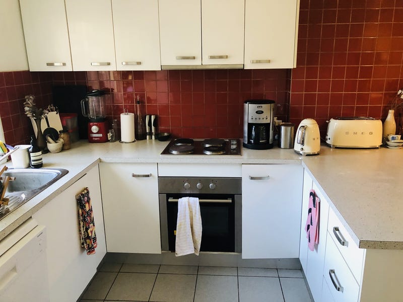Free-standing house in premier location 6