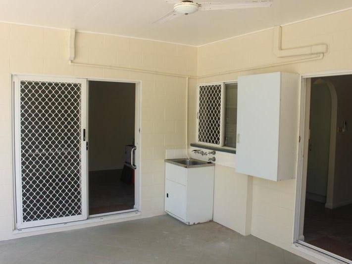 4brm Spacious Home with Pool 10