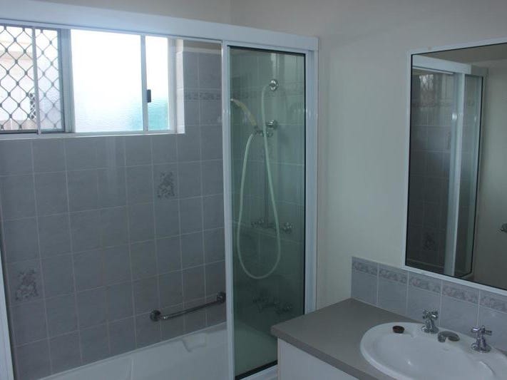4brm Spacious Home with Pool 20
