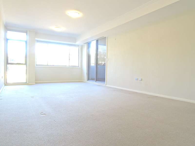Near-New Executive Apartment – Spacious, Excellent Quality and Intelligent Design!