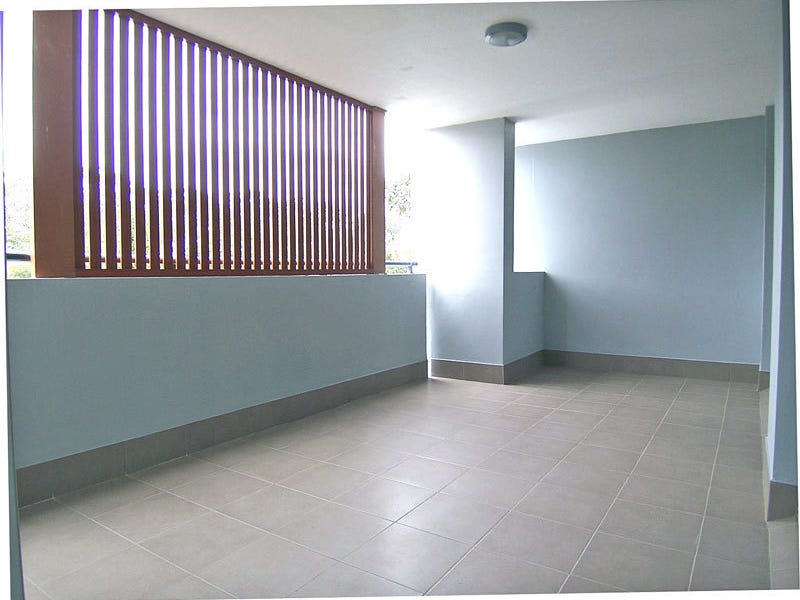 Near-New Executive Apartment – Spacious, 5