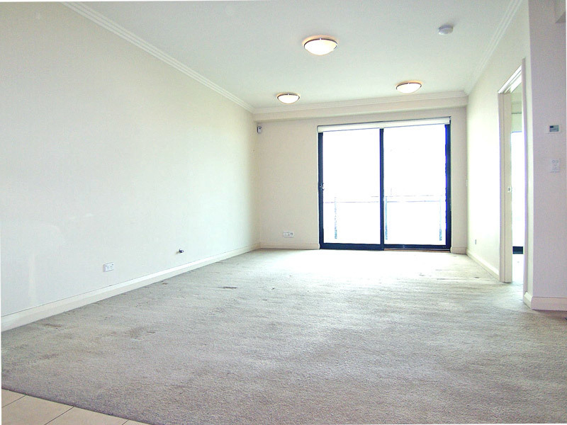 Bright and Large 1 Bedroom with the Ultra Convenience!
