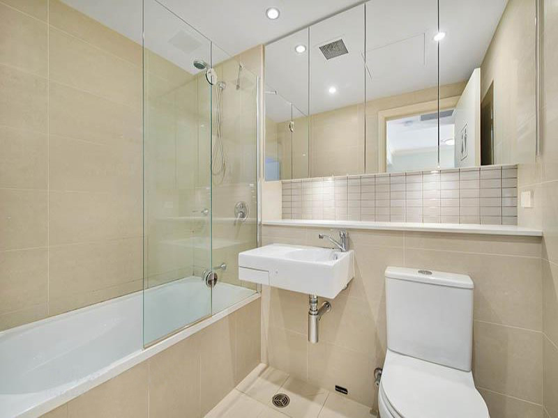Bright and Large 1 Bedroom 2