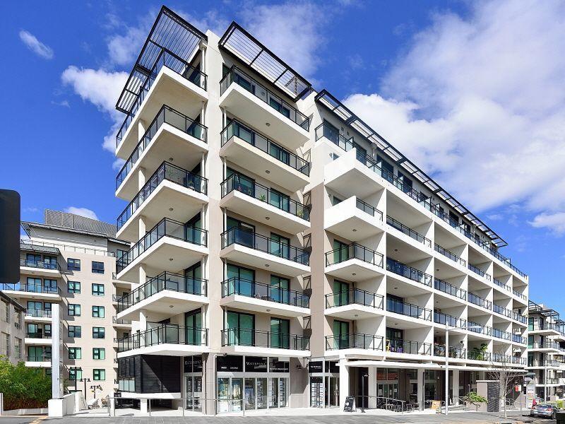 Bright and Large 1 Bedroom 4