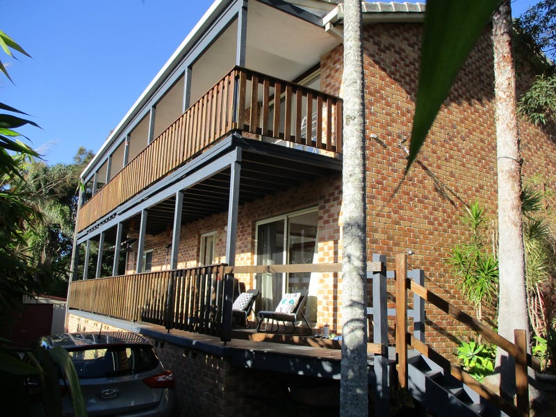 Large 4 Bedroom House In Beautiful Emerald Beach