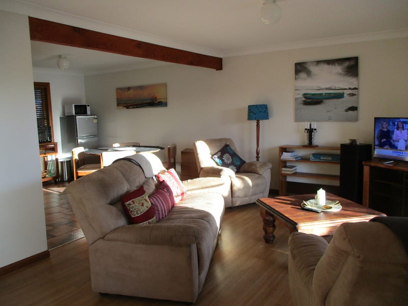 Large 4 Bedroom House In 3