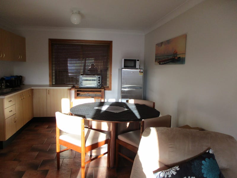 Large 4 Bedroom House In 4