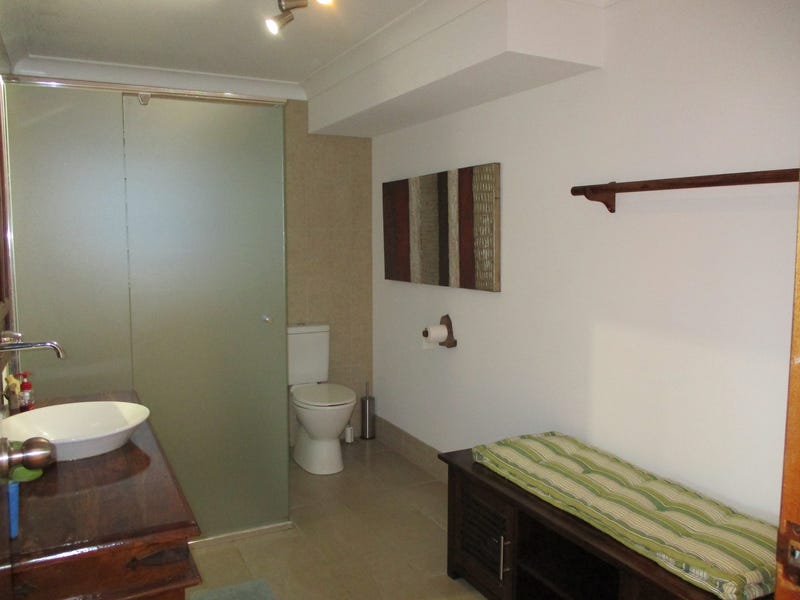 Large 4 Bedroom House In 6