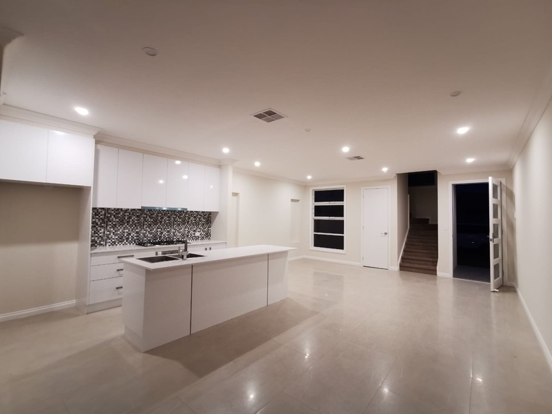 3 bedrooms townhouse back on the market