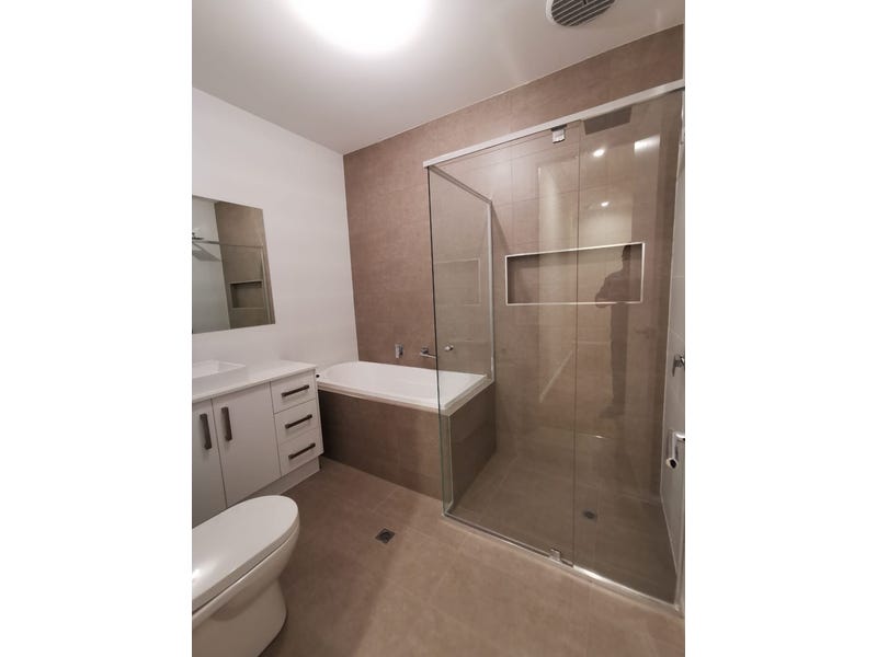3 bedrooms townhouse back on 3
