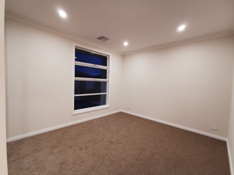 3 bedrooms townhouse back on 4