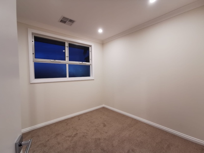3 bedrooms townhouse back on 6