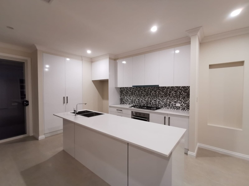 3 bedrooms townhouse back on 7