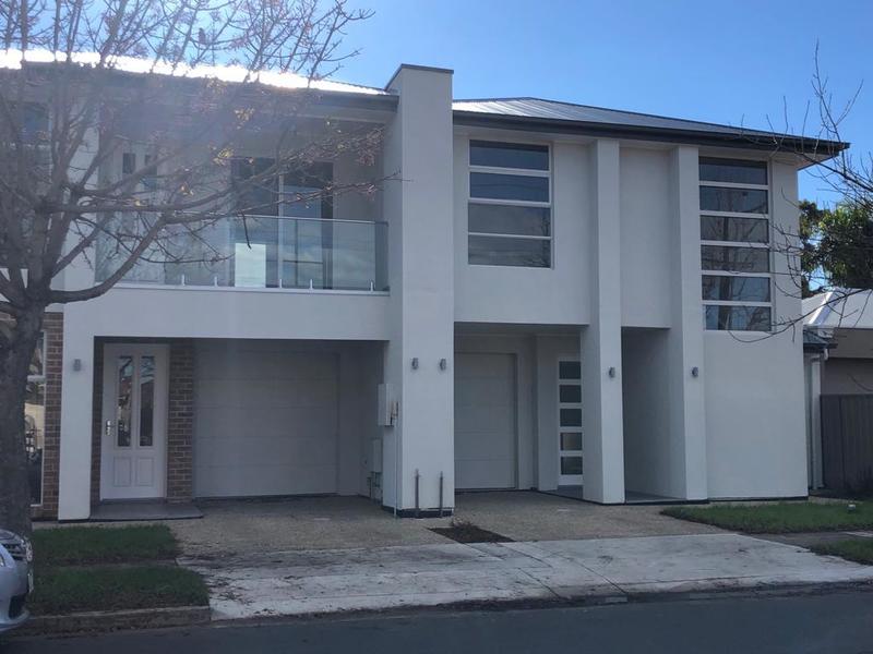 3 bedrooms townhouse back on 8