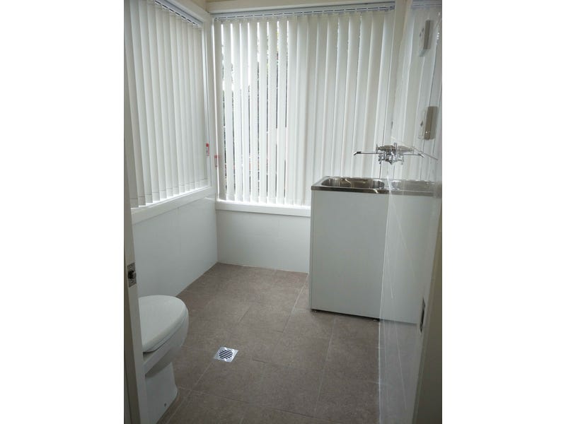 RECENTLY RENOVATED 2 BEDROOM HOME 5
