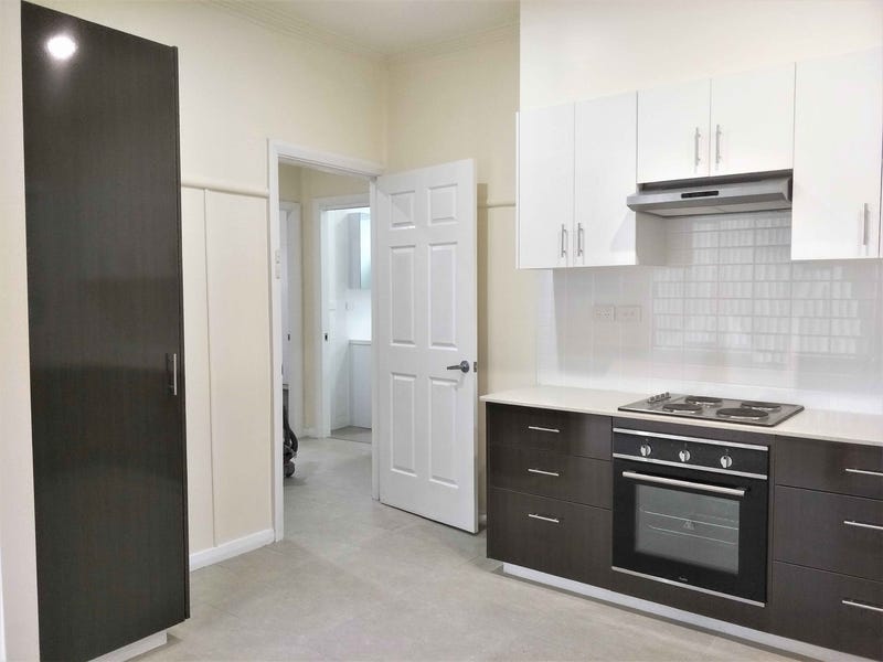 RECENTLY RENOVATED 2 BEDROOM HOME 7