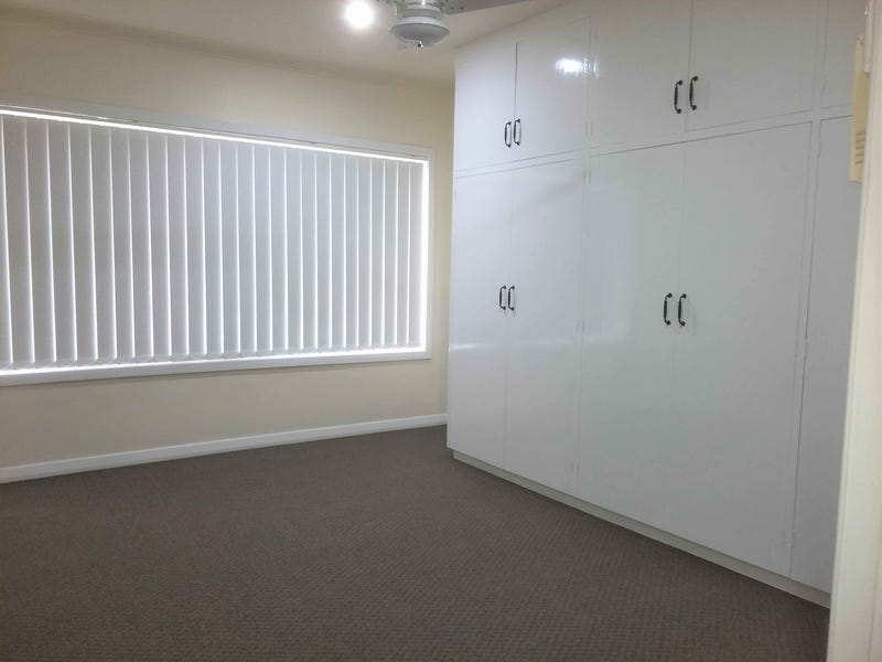 RECENTLY RENOVATED 2 BEDROOM HOME 10