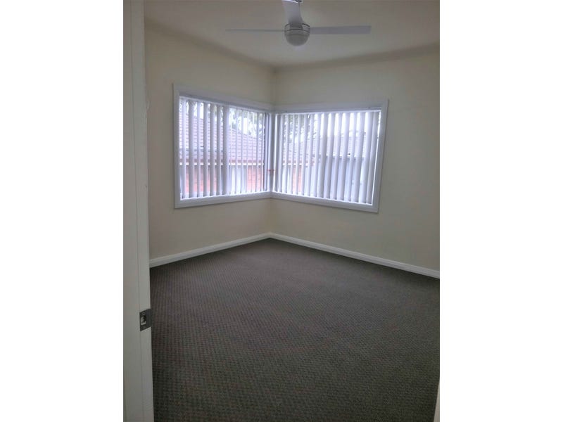 RECENTLY RENOVATED 2 BEDROOM HOME 11