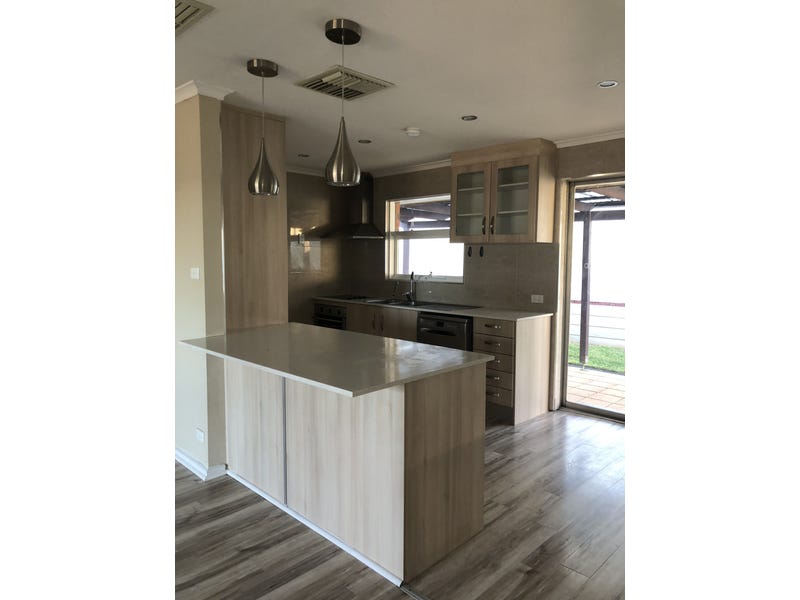Rent Hallett Cove with Sea 3