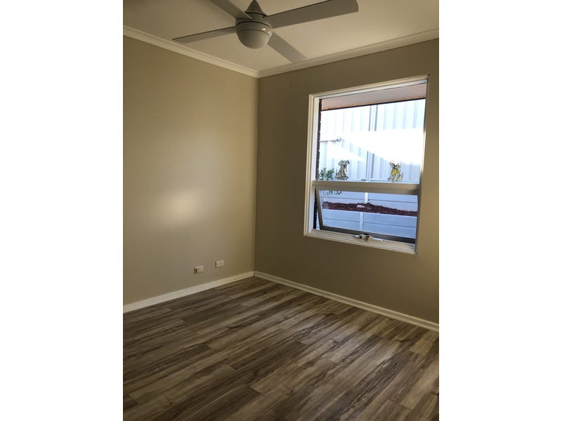 Rent Hallett Cove with Sea 5