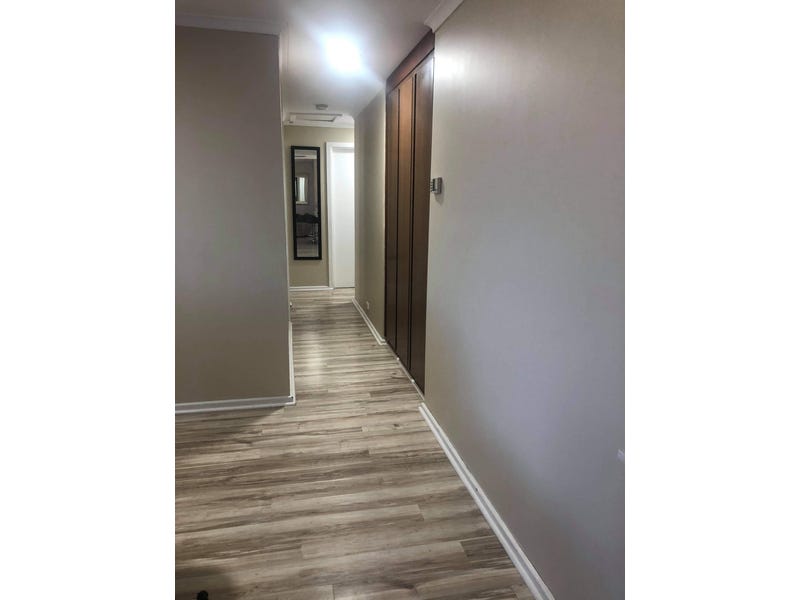 Rent Hallett Cove with Sea 7