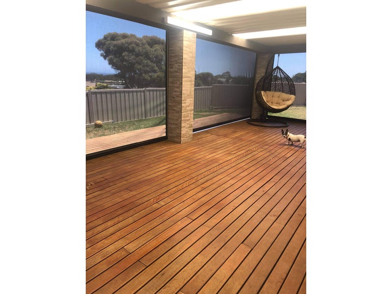 Rent Hallett Cove with Sea 11
