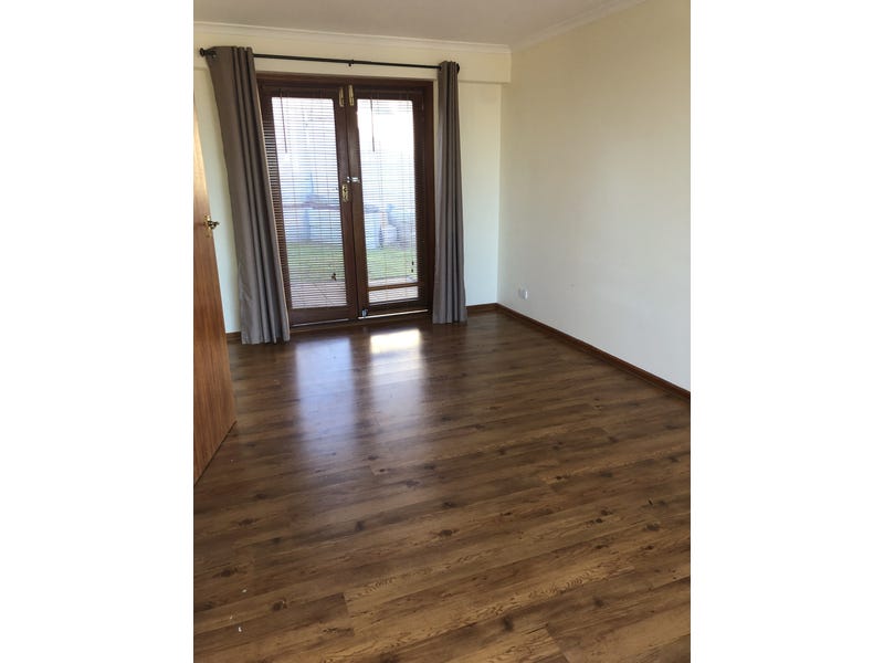 Rent Hallett Cove with Sea 14