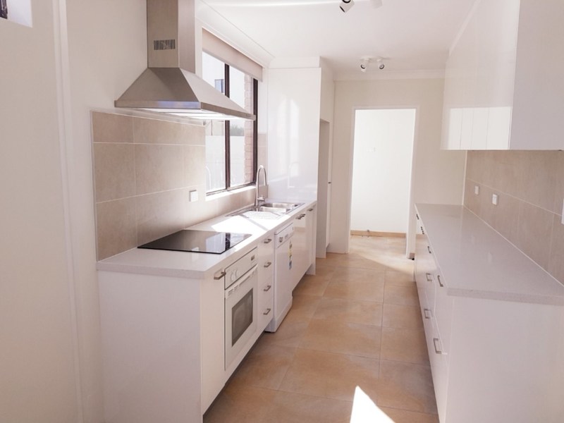 Recently renovated 2 br unit 4