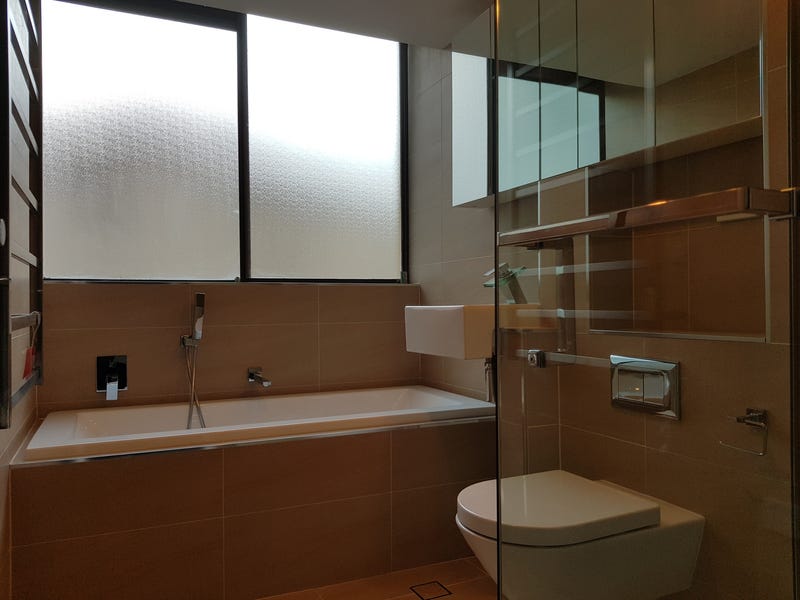 Recently renovated 2 br unit 10