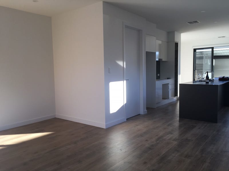 New Townhouse Great Views 8