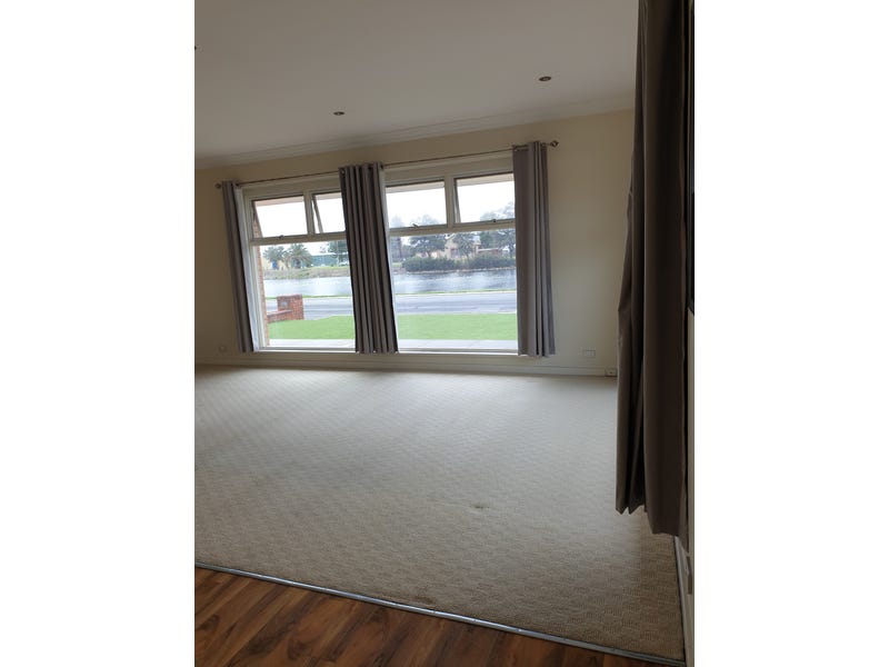 Spacious Waterfront Unit 8