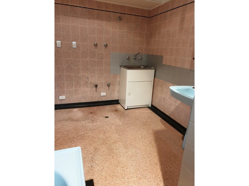 Spacious Waterfront Unit 11