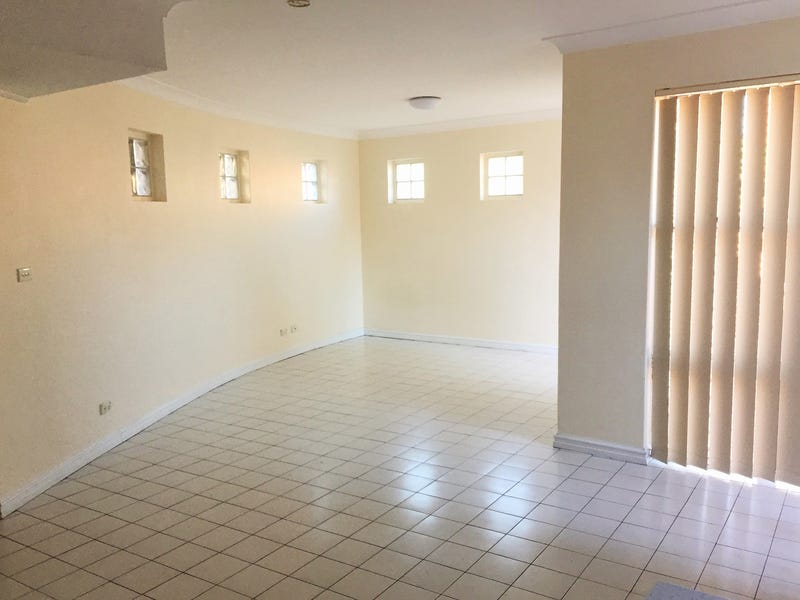 Spacious and light filled townhouse 5
