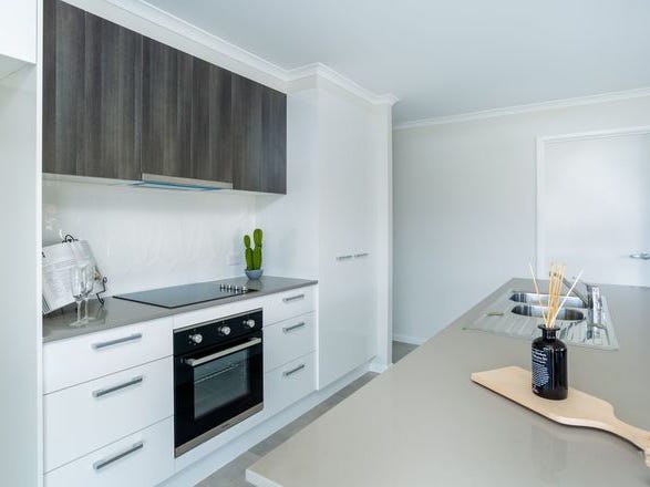 2 BEDROOM, 2 BATHROOM DUPLEX, 3