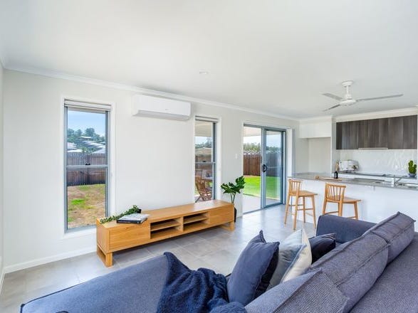 2 BEDROOM, 2 BATHROOM DUPLEX, 5