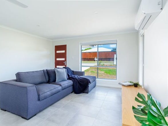 2 BEDROOM, 2 BATHROOM DUPLEX, 6