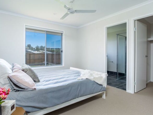 2 BEDROOM, 2 BATHROOM DUPLEX, 7