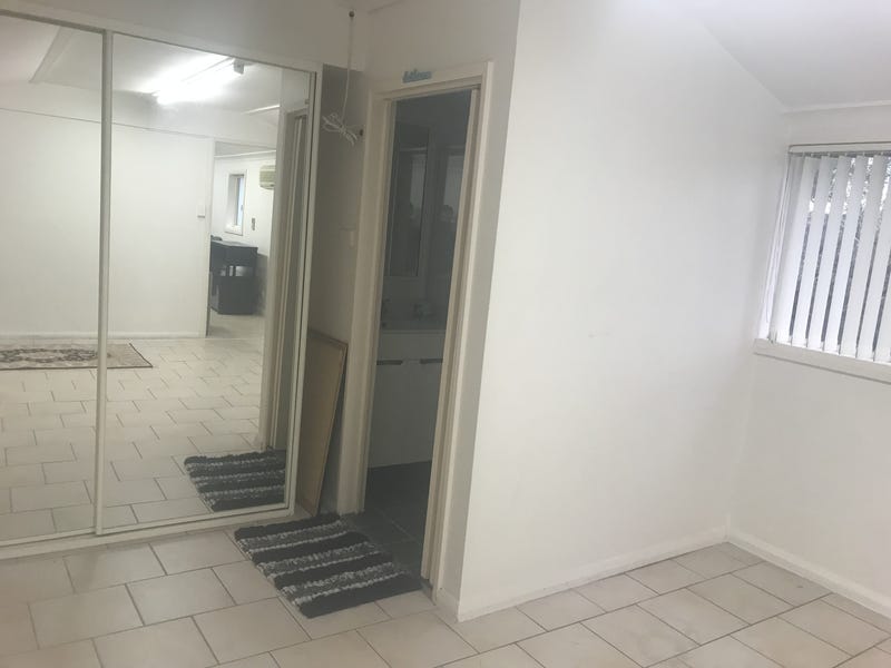 Fully detached Granny Flat with 7