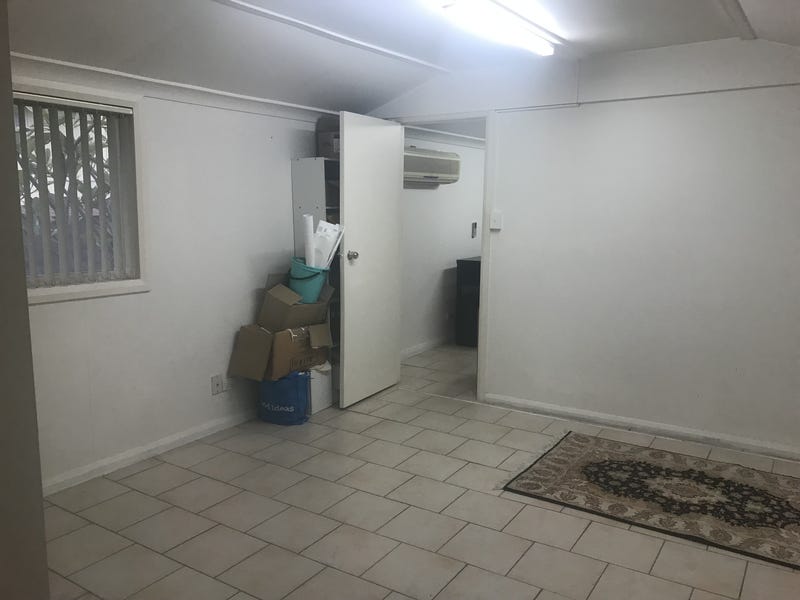 Fully detached Granny Flat with 8