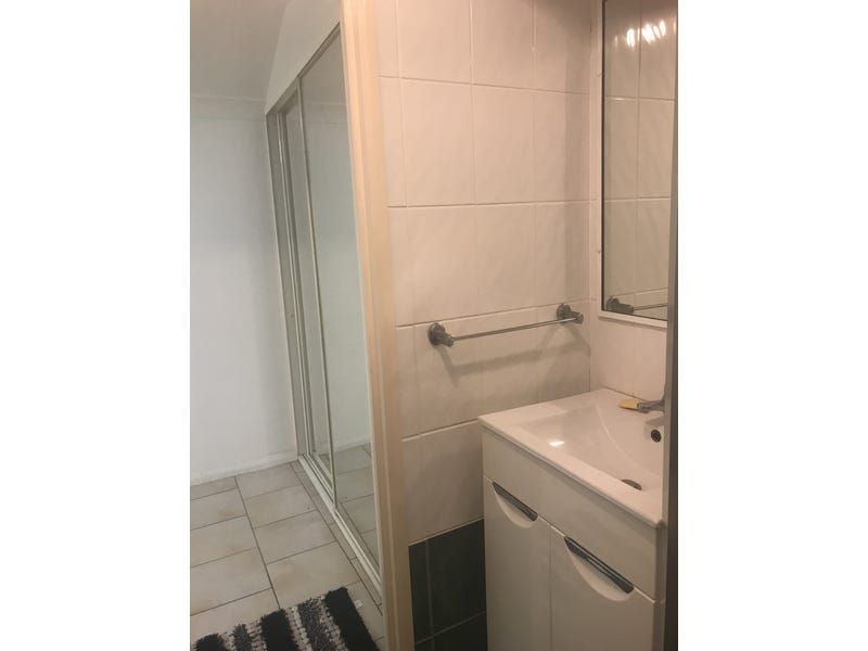 Fully detached Granny Flat with 10